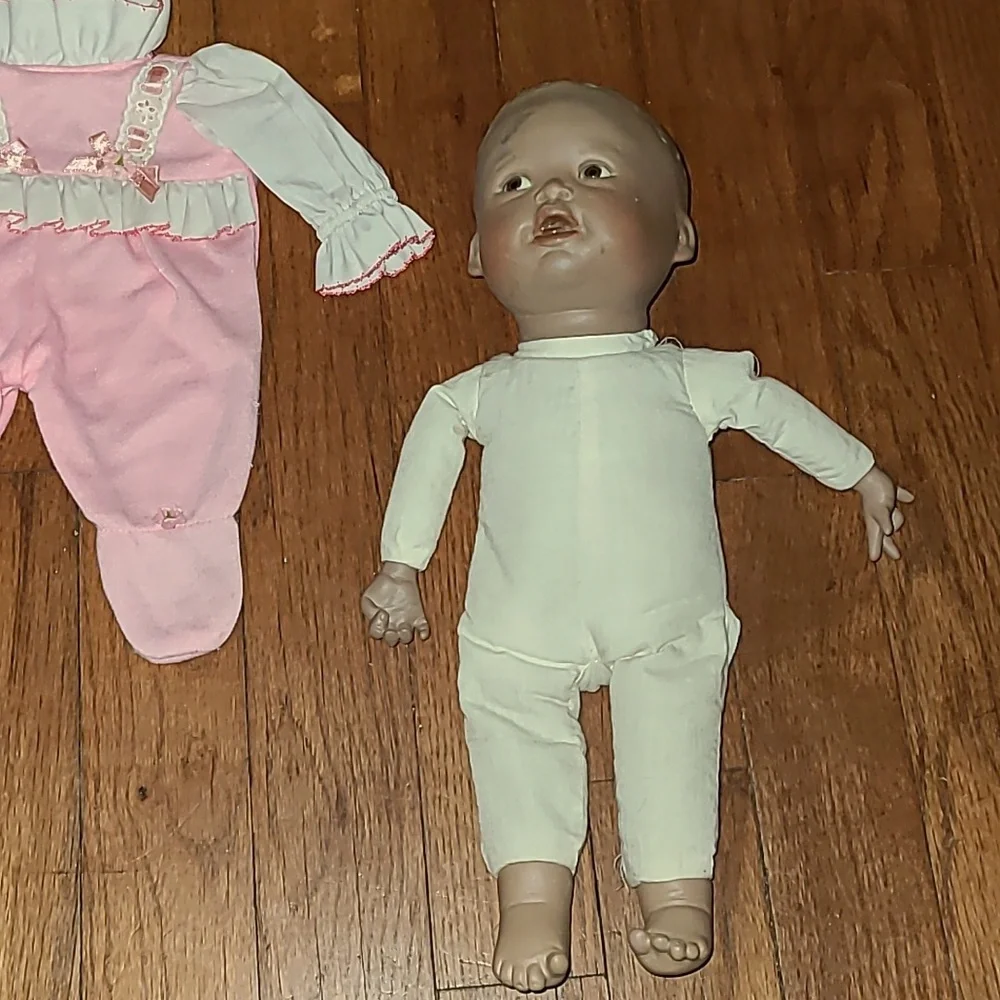 1993 YOLANDA bello‎ Porcelain Baby Doll Vintage Dress
